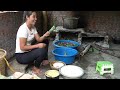 The way a girl and her children make banh chung and banh day - bring them to the market to sell