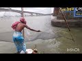 Many people make a living by hunting fish,their life is very difficult.Please watch the full video