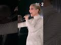 Meilleur performance de la décennie je veux rien savoir des larmes au yeux magnifique 🥰🥰merci Céline