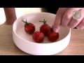 Niven Kunz maakt een amuse met tomatenpoeder