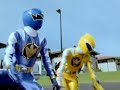 Power Ranger Dino Trueno | Trent se transforma en el Dino Ranger Blanco y lucha contra los Rangers