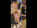 Holzspalter eigenbau 20T. Bei der Arbeit!