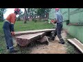 Распил бревна бензопилой. WOODWORKING // Slabbing logs into Lumber // Chainsaw Mill