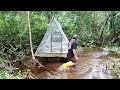 Camping hujan deras || Membangun shelter plastik di sungai hutan rimba