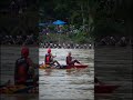 tukang tari duduk di Luan jalur 2024