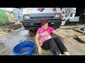 Genius girl repairs car cabins and trunks.