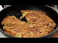 Traditional Spanish omelette with ONLY 3 ingredients! 🇪🇸 Cheap, fast and incredibly DELICIOUS! 😋