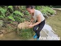 The girl made an ancient fish trap, and caught a lot of fish in the stream. | Ana fishing