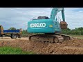 งานนี้จัดเต็มอุ้มทุกตัก kobelco sk200-sm ขุดขยายอ่างเก็บน้ำดั้มหกล้อตั้งรับ excavator and truck