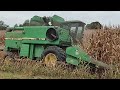 John Deere 7720 Titan shelling 266 bushel to the acre corn