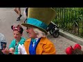 NEW: Aladdin, Mad Hatter, and Alice Join Together in CRAZY Meet & Greet! Disneyland 2023 #disney