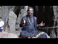 A Yogi teaches how to meditate properly