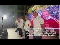 Venezolanos esperan los resultados de elección presidencial bajo la lluvia en Miami
