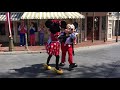 Cute Mickey Mouse and Minnie Mouse dancing! // Disneyland