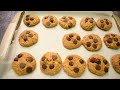 Do you have peanut butter and dates?  Prepare delicious and healthy biscuits without flour and sugar