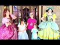 Anastasia and Drizella go WILD for their GIFTS! HILARIOUS! #disneycharacters #surpise #meetandgreet