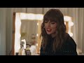Taylor Swift being obsessed with her cats for 5 minutes