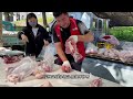 買豬肉的人太多了，根本忙不過來。中國人太喜歡吃豬肉。