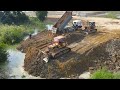 The Wonderful Machinery Equipment Bulldozer Dumping  Use Power To Pushing Soil And Pour In Field