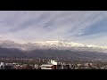 Tráfico de nubes sobre Cerro Provincia desde Santiago