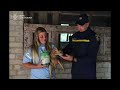 Bombero ucraniano salva a cervatillos del fuego