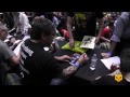 SIMON BISLEY sketching in Madrid for the fans