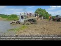 Tractor stuck in mud! Powerful tractors K-700 Kirovets off road History of Kirovets K-700