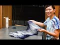 The process of making Arimatsu-Shibori. A young craftsman who inherits traditional crafts.