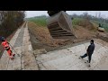 Finishing of concrete ramps to the dam and modifications of the stacked stream