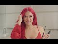 Karol G: look bronceado inspirado en el videoclip de CAIRO | Secretos de Belleza | VOGUE España