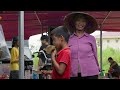 How to make Cake With Banana Leaves & Going to the Market to Sell