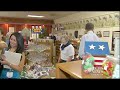 Obama shops for daughters at Ohio fudge store