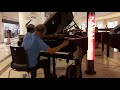 Ĺolo Pianista Playing Ikaw by Yeng Constantino (Pianist is Mr. Bong Infante)