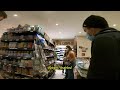 White Guy Stuns Entire Supermarket With Flawless Japanese