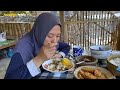 masak sayur asem, sambel terasi,tempe goreng,makan di teras samping sejuk banget, masakan desa