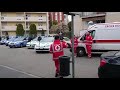 A Busto lampeggianti, sirene spiegate e inno d'Italia davanti alla Croce Rossa
