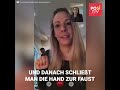 Diese Frau sendet im Videoanruf versteckte Hilfezeichen an ihre Freundin