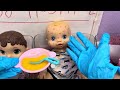 BABY ALIVE Hospital morning routine 🏥 Zoe has a BIG accident! 😰