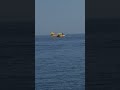 2 canadair caricano acqua sul mare per spegnere l'incendio provocato dalla mano dell'uomo 👎👎👎