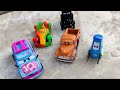 Various muddy Disney car minicars slide down the slopes and fall into the water! Play in the garden