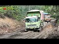 Push Dari Belakang Truk Hino Mengamuk Melihat Truk Lain Gagal Di Tanah Lunak