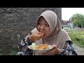 porsi kuli makan ayam geprek sambal bawang lalap kubis