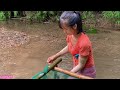 The girl built a massive  fish trap and harvested 50kg of fish | Armadilha enorme para peixes