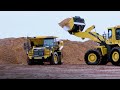 Komatsu WA900 and 470 Wheel Loader