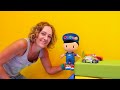 Nicole baut eine Feuerwache - 4 Videos mit tollen Spielzeugautos  - Video für Kinder